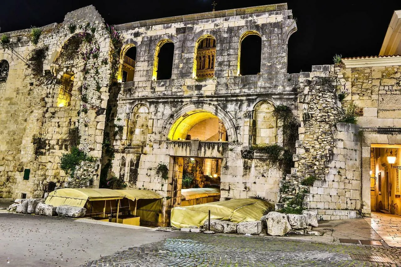 Palace Porta Argentea Luxury Apartment Split